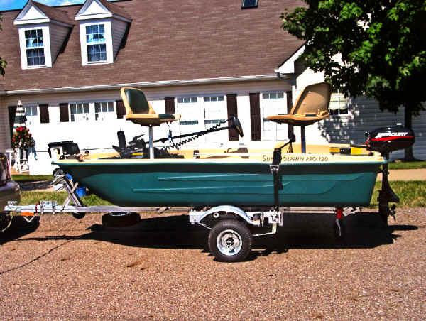 SUT-250-S trailer shown with Bass Boat